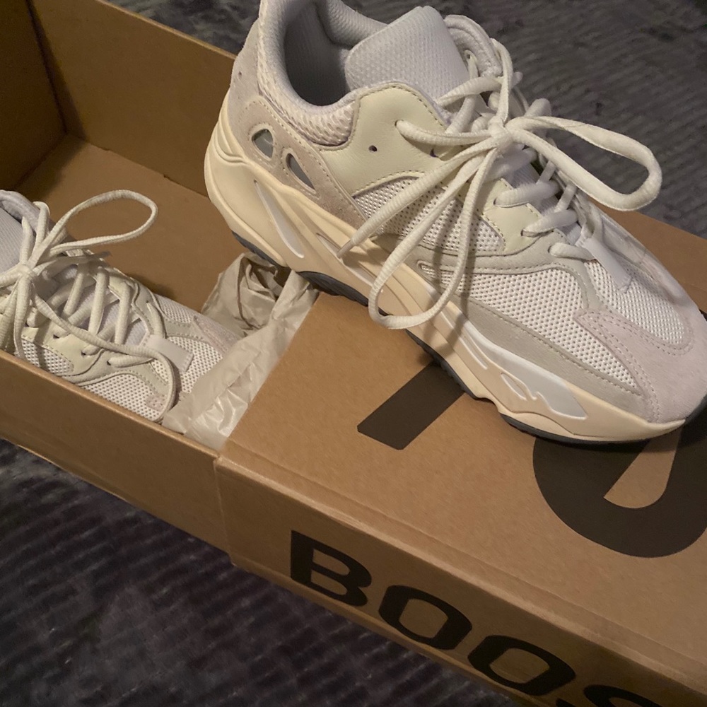 Yeezy 700 Analog
